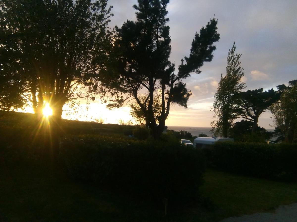 Aire De Camping Car, Caravane, Tente Emplacement Nu Avec Electricite Petit Camping Hotel Plestin-les-Grèves Exterior foto